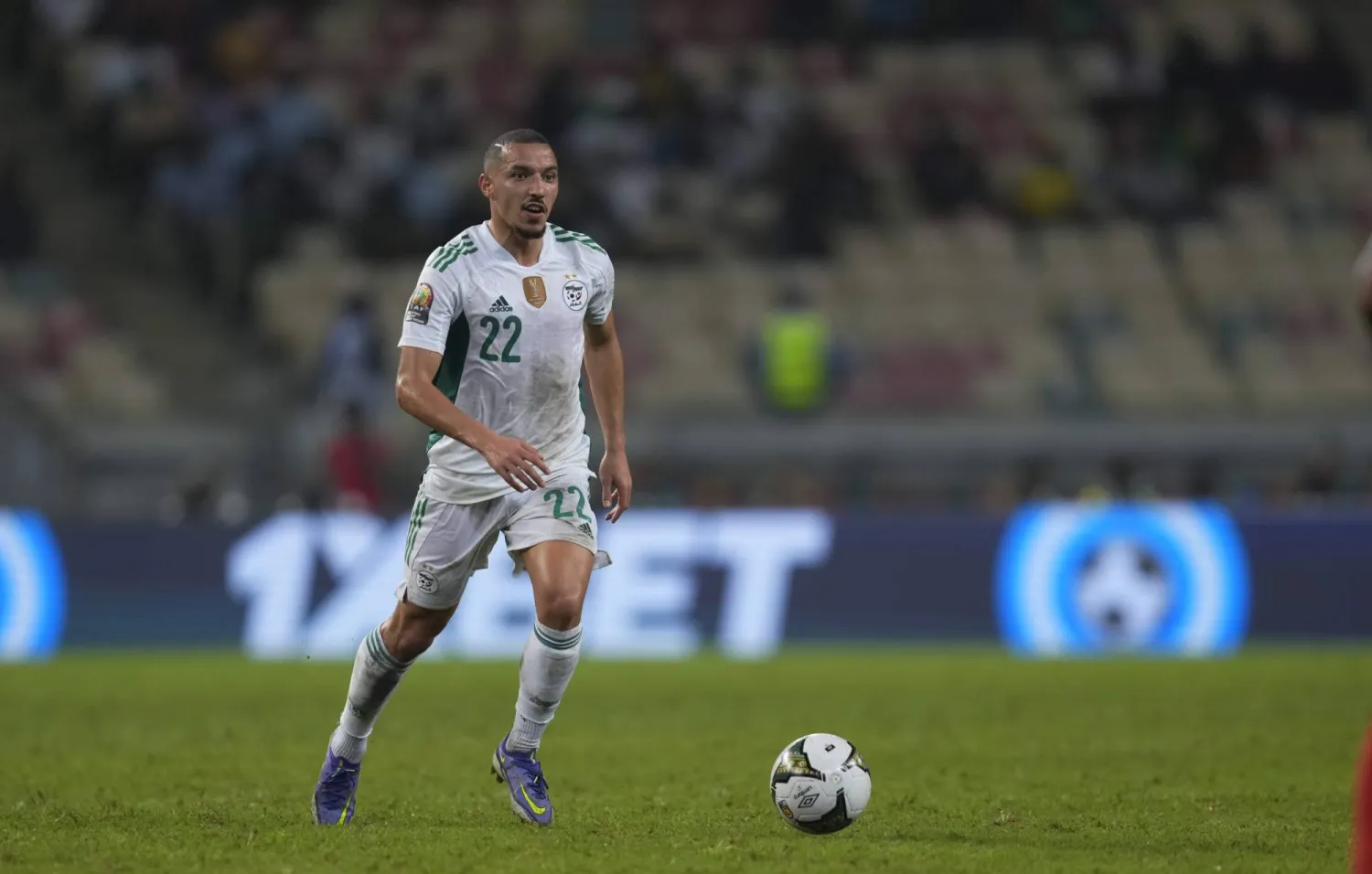 إسماعيل بن ناصر لاعب منتخب الجزائر (غيتي)