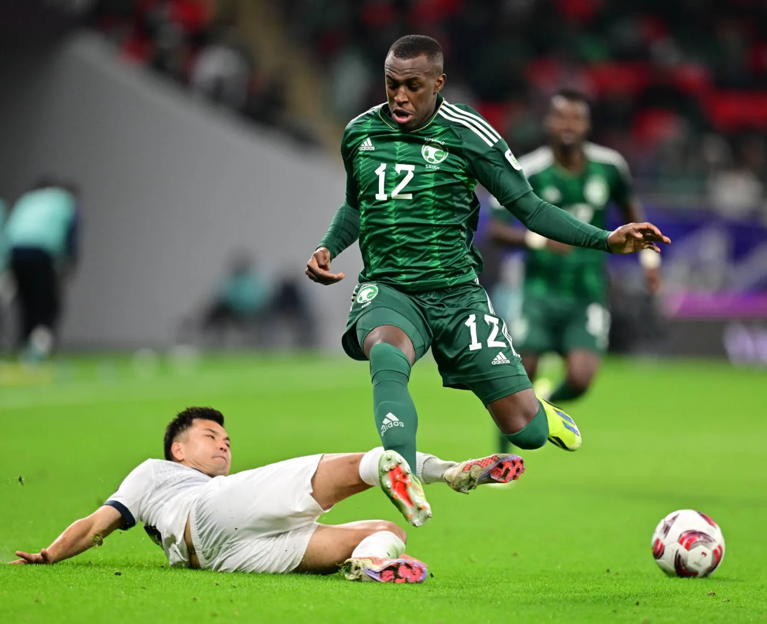 سعود عبد الحميد في محاولة هجومية خضراء (بشير صالح)