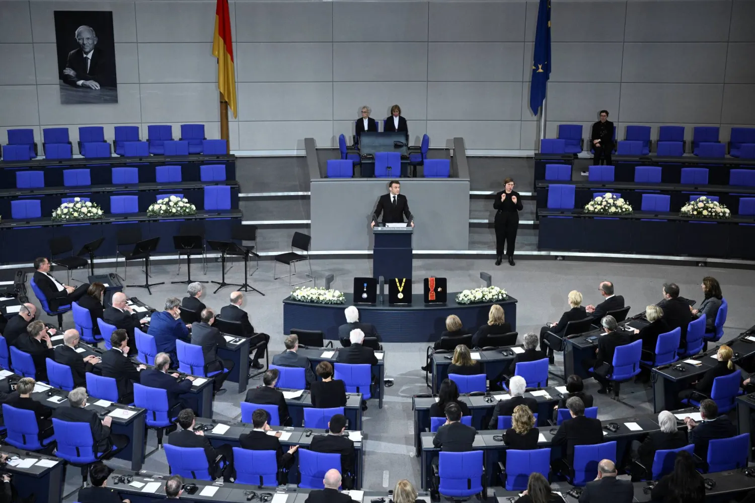 الرئيس الفرنسي إيمانويل ماكرون متحدثاً أمام «البوندستاغ» في برلين (رويترز)