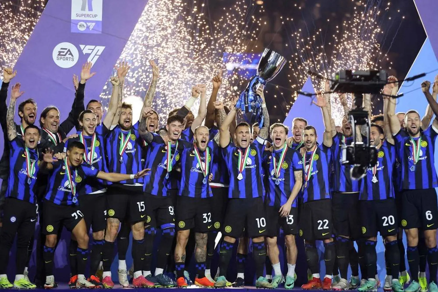 Inter Milan's players celebrate winning the Italian Super Cup final football match between Napoli and Inter Milan at Al-Awwal Park Stadium in Riyadh, on January 22, 2024. (AFP)