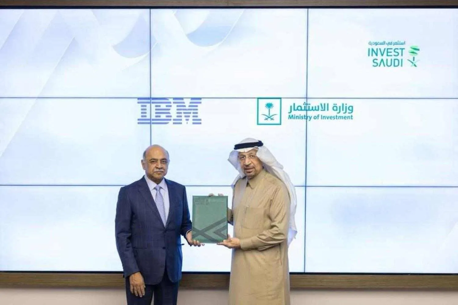 Khalid Al-Falih, Saudi Arabia’s Minister of Investment, and Arvind Krishna, IBM’s Chairman and CEO. (Asharq Al-Awsat) 