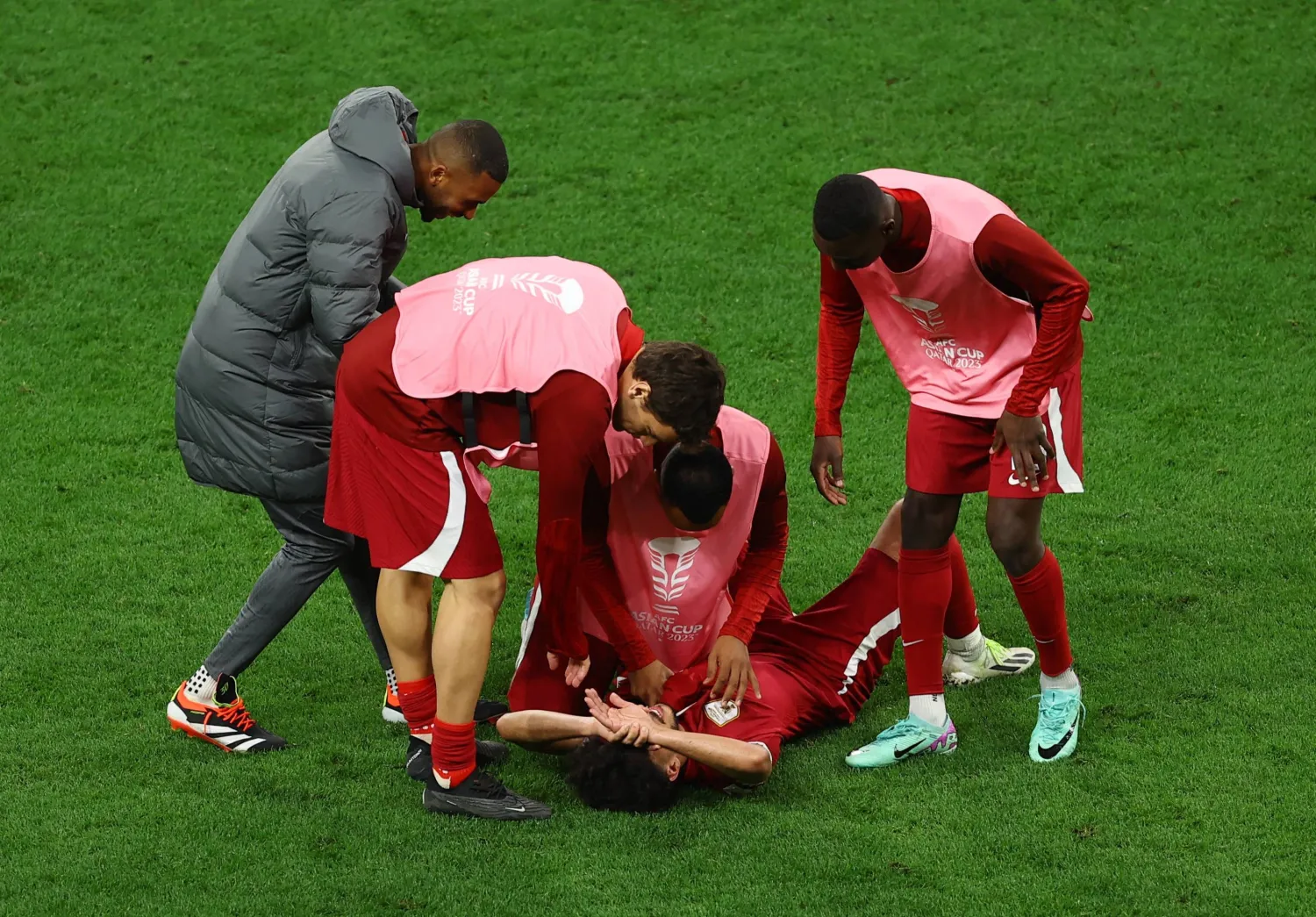 منتخب قطر اعتمد على تشكيلة من البدلاء أمام الصين (رويترز)