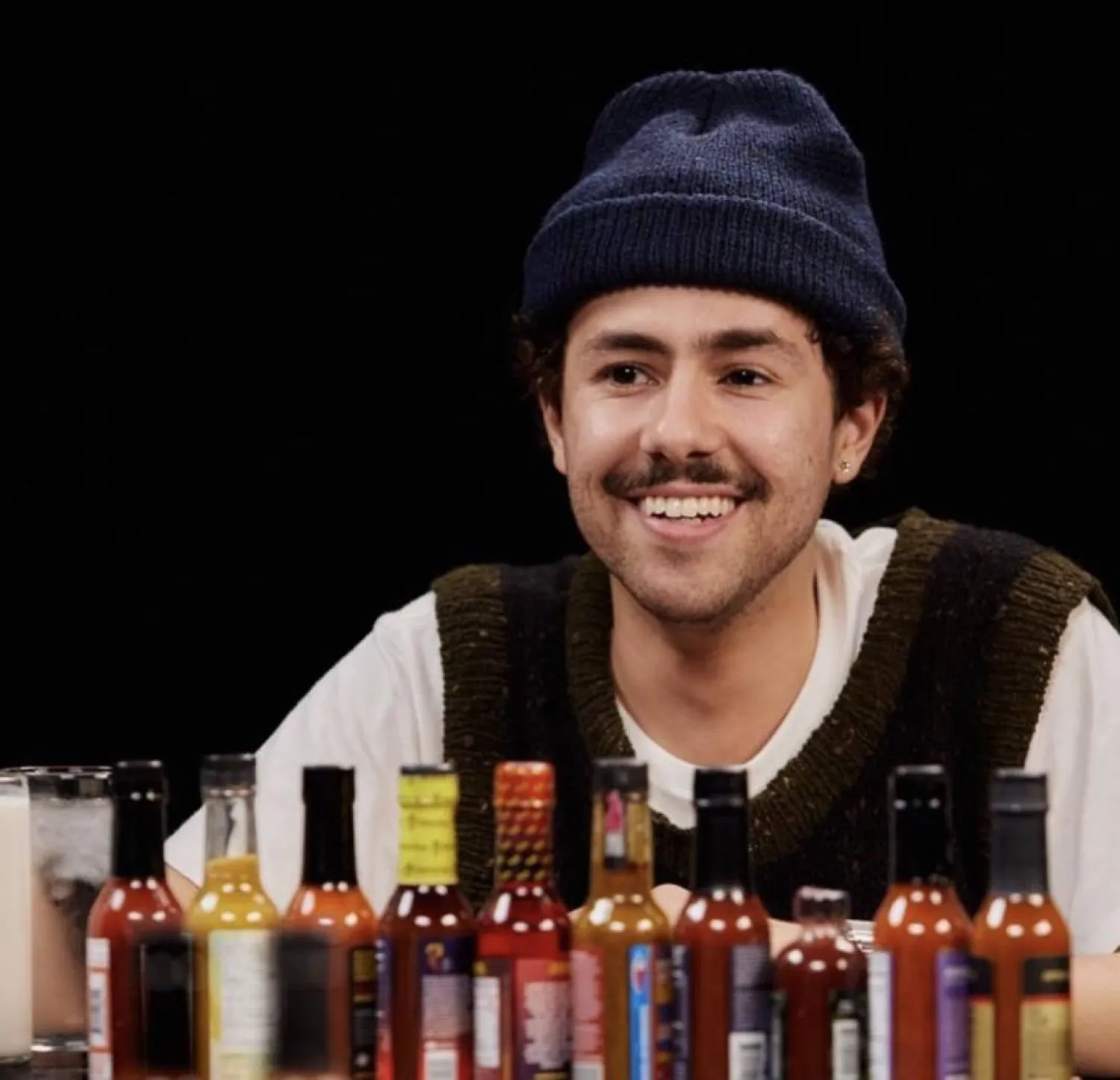 يفكر في توسيع نطاق مقابلاته لتشمل النجوم العرب (رافي بوغوصيان)