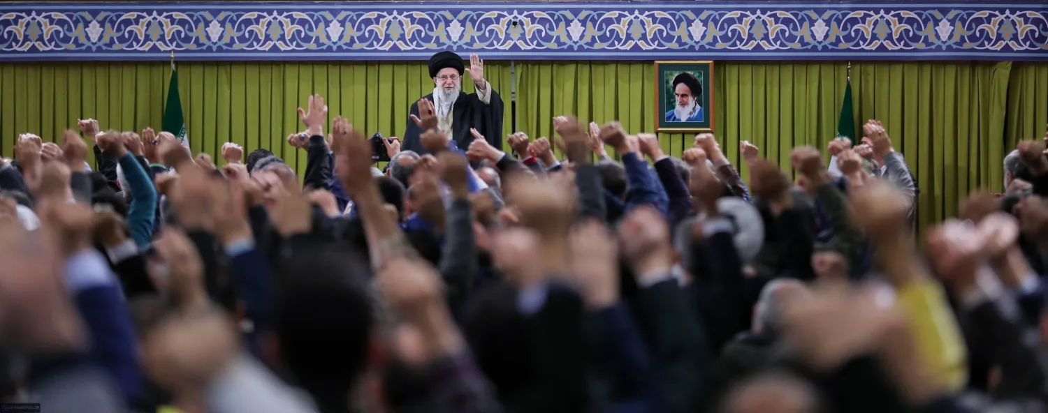 خامنئي يلقي كلمة أمام مجموعة من أنصاره في طهران (موقع المرشد)