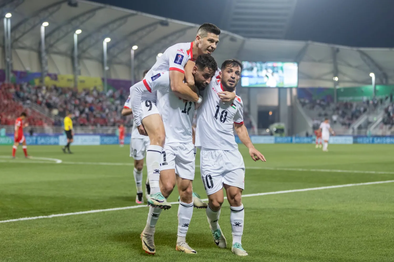 فرحة لاعبي فلسطين بالفوز والتأهل (غيتي)