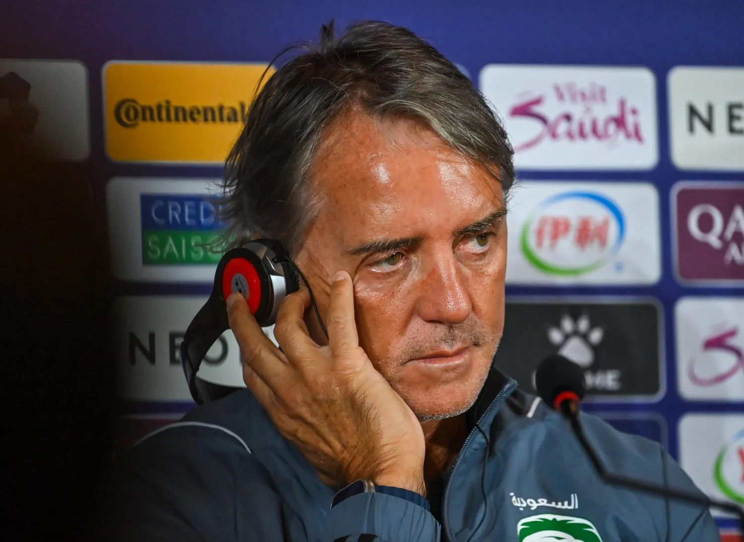 مانشيني في المؤتمر الصحافي (تصوير: علي خمج)