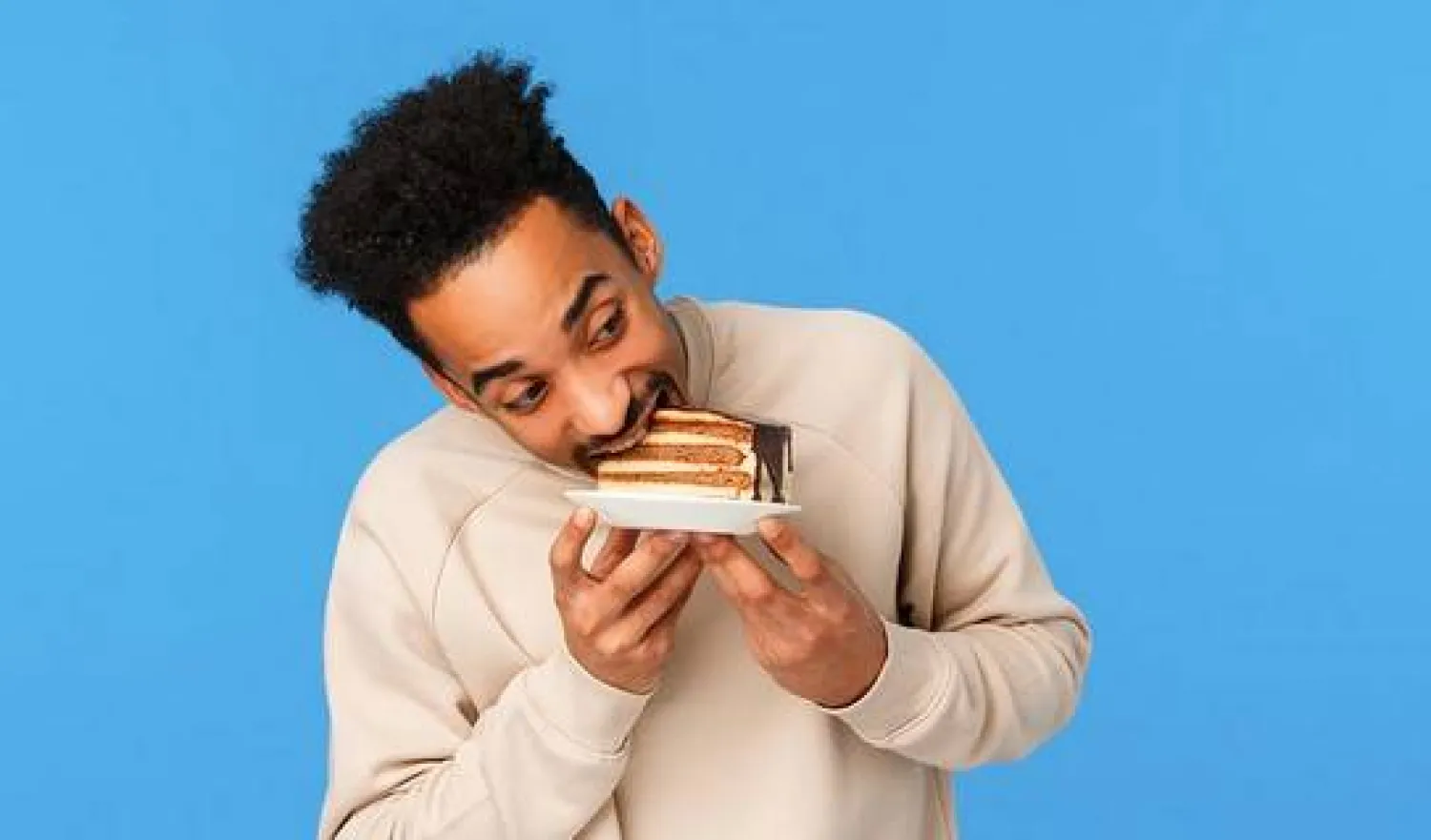 ما الفرق بين الجوع الحقيقي والجوع النفسي؟ طبيبة تجيب