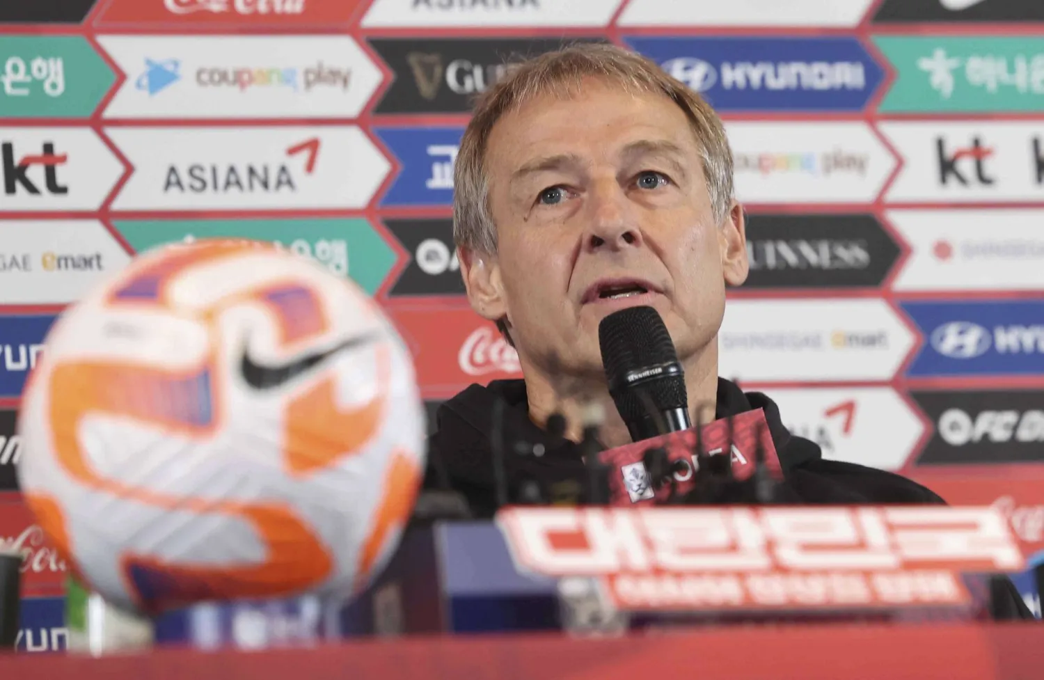 يورغن كلينسمان مدرب كوريا الجنوبية (أ.ب)