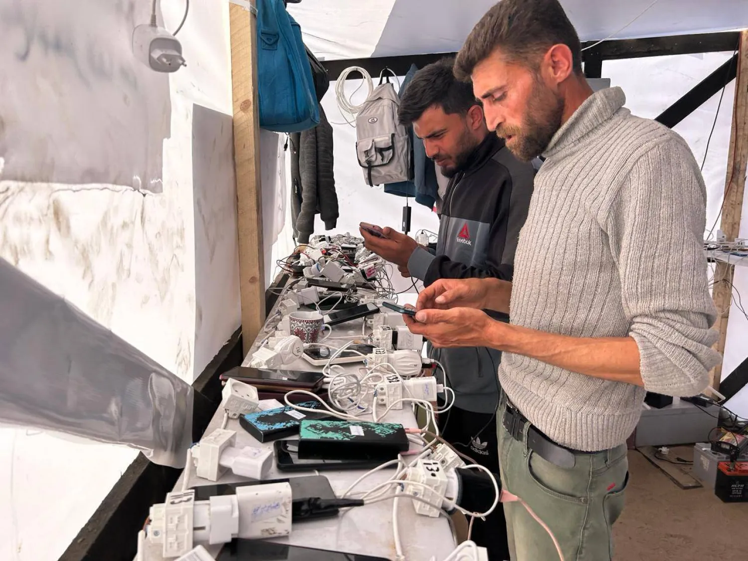 محمود أخذ معه 3 هواتف وبطارية إلى العريشة لشحنها (وكالة أنباء العالم العربي)