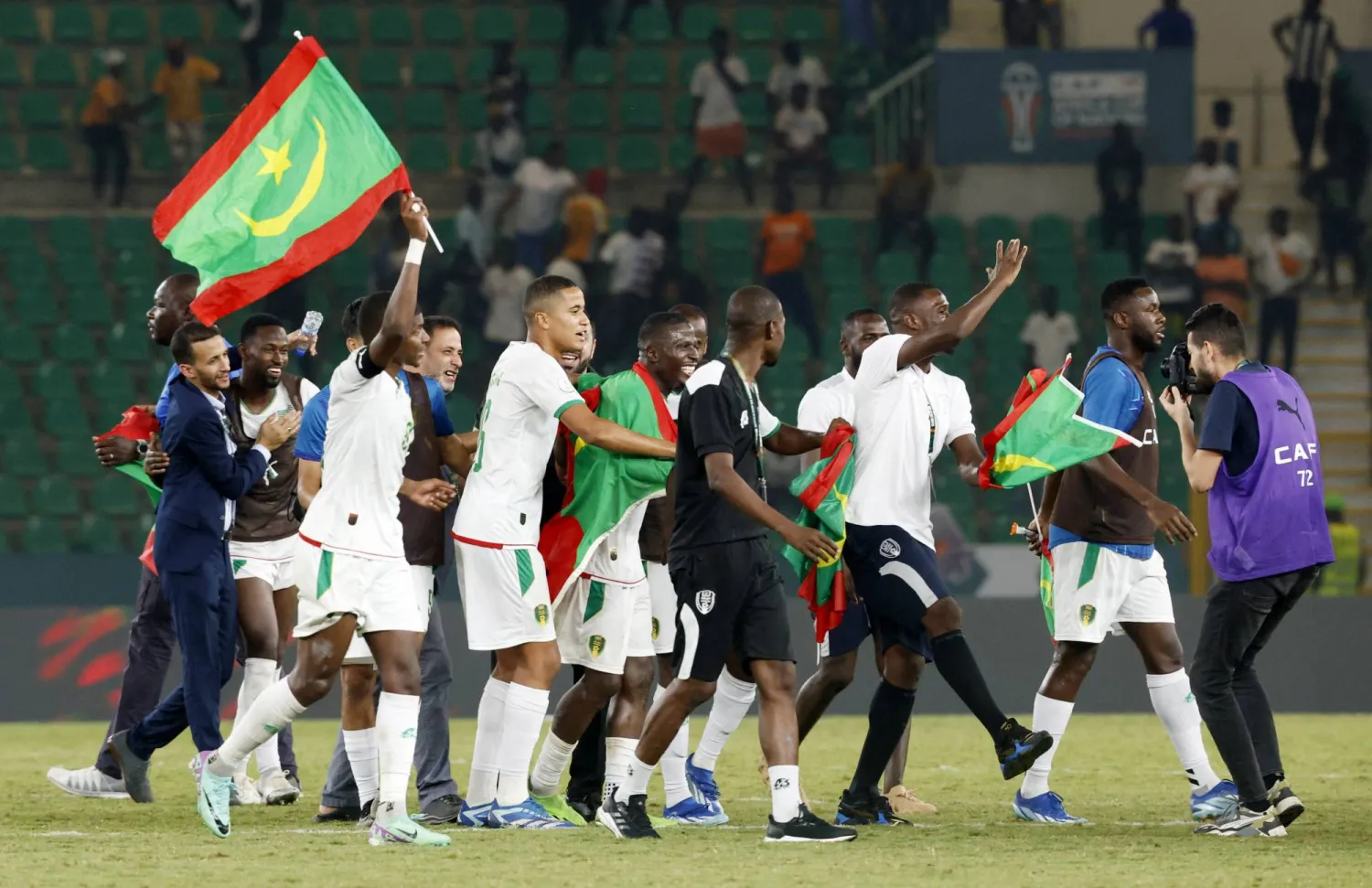 لاعبو موريتانيا احتفلوا بتأهل بلادهم التاريخي (رويترز)