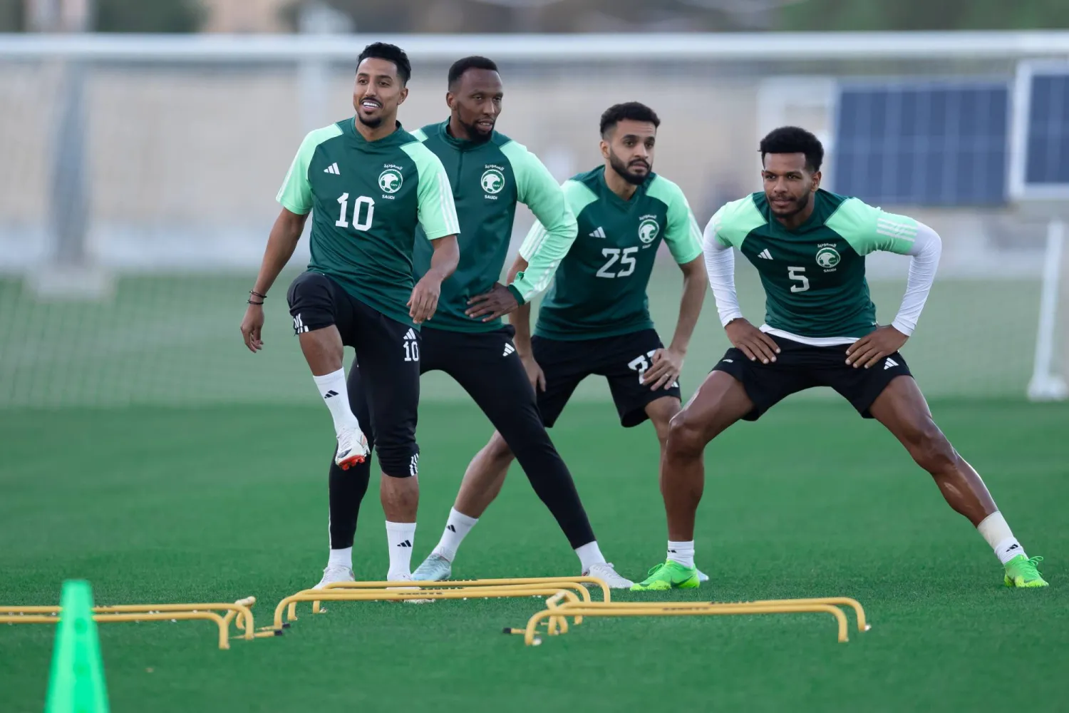 "الصقور الخضر" خلال الاستعدادات لمواجهة تايلاند (المنتخب السعودي)