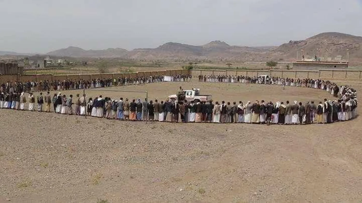 تجمع سابق لقبائل «الحداء» في محافظة ذمار اليمنية (إعلام محلي)