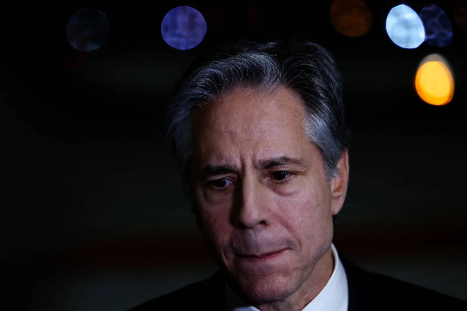 وزير الخارجية الأميركي أنتوني بلينكن يتحدث للصحافيين قبيل مغادرته تل أبيب، 10 يناير (كانون الثاني) 2024 (رويترز) 