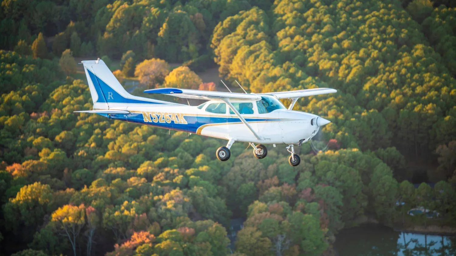 طائرة من طراز «سيسنا 172» (أ.ب)