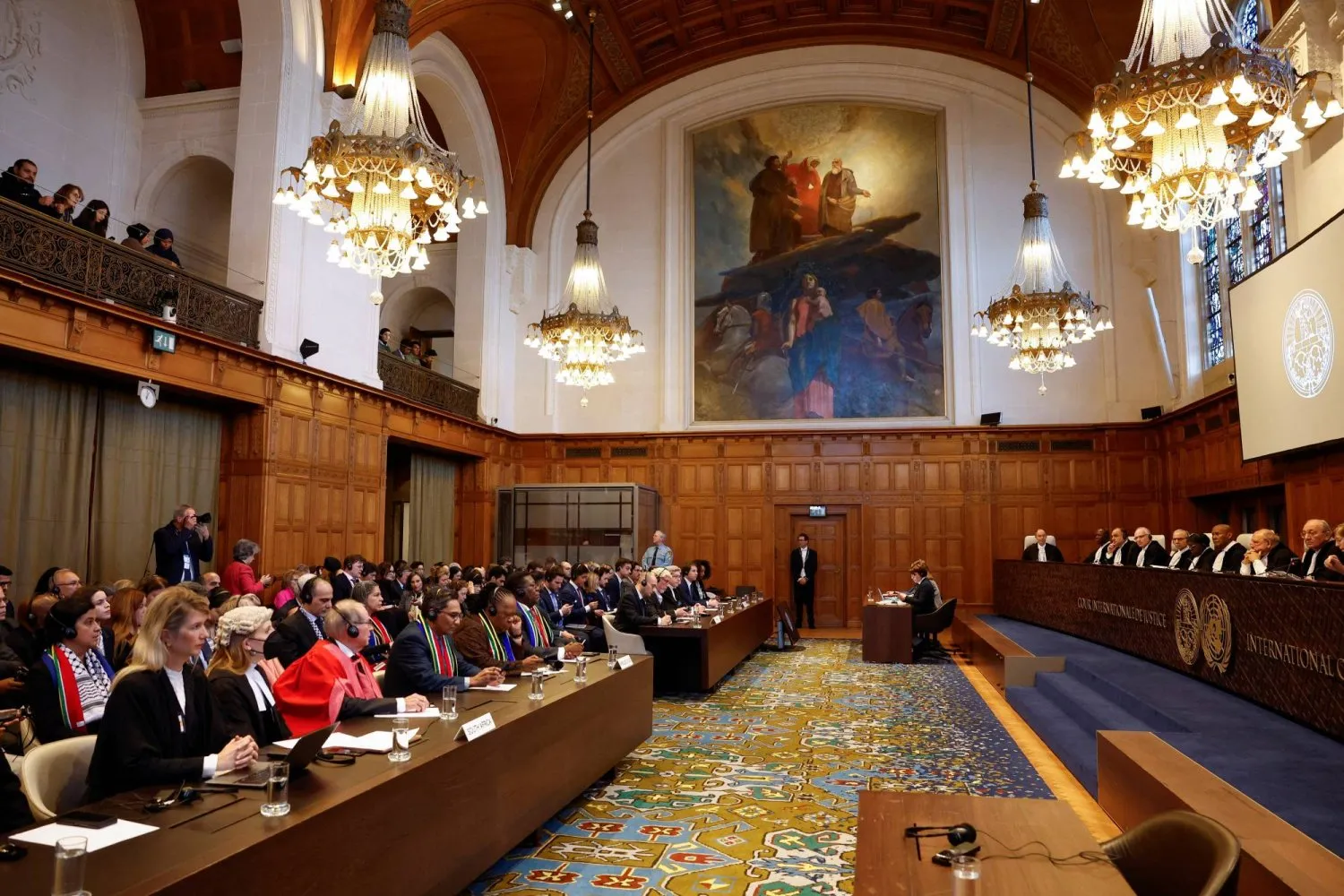 Hollanda’nın Lahey kentindeki Uluslararası Adalet Divanı yargıçları bugünkü duruşmada (Reuters)
