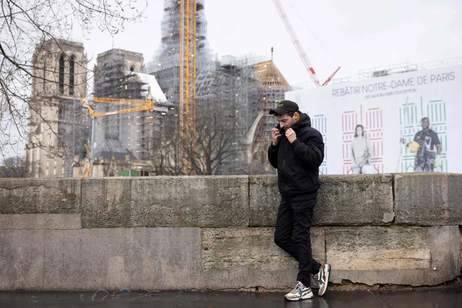 جولي شعر بـ«الدوار» عندما طُلب منه أن يصبح مديراً فنياً للعرض الافتتاحي (أ.ف.ب)