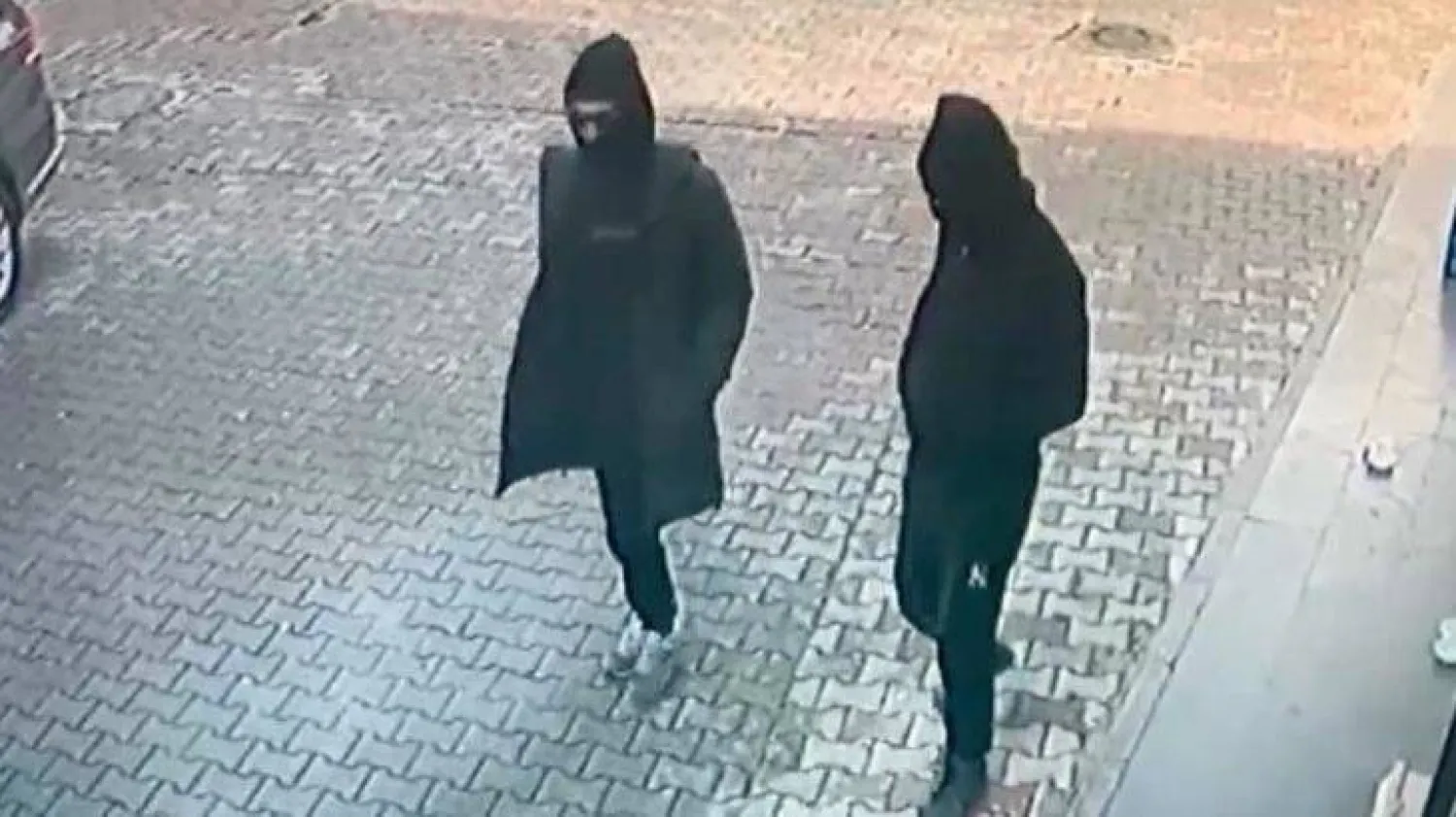 صورة التقطتها كاميرات المراقبة لمنفذي الهجوم على الكنيسة في إسطنبول (الداخلية التركية)