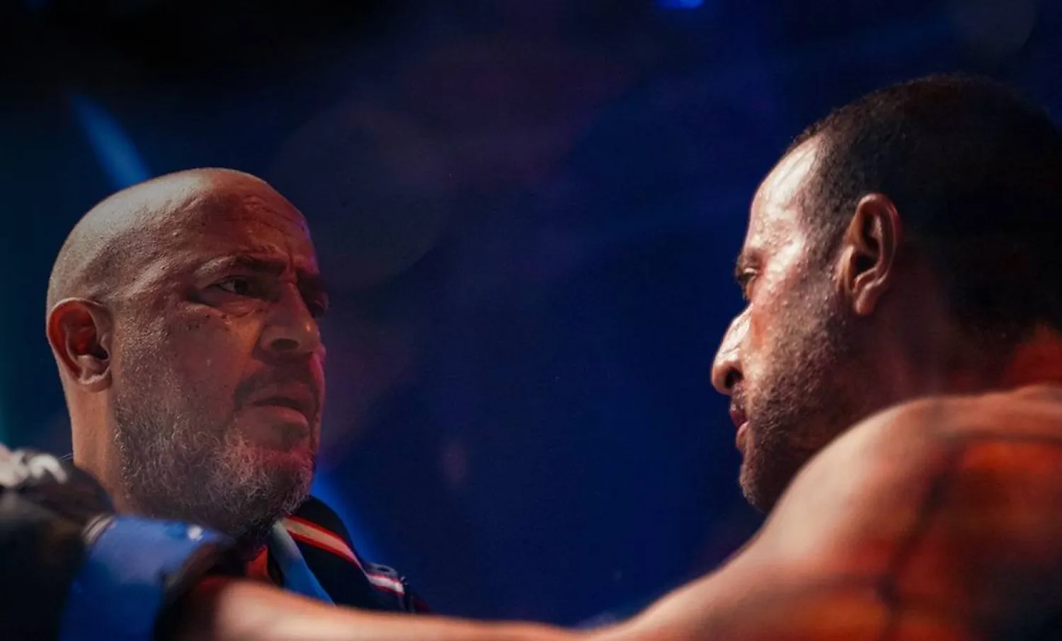 أحمد السقا وأشرف عبد الباقي في مشهد من المسلسل (أمازون برايم)