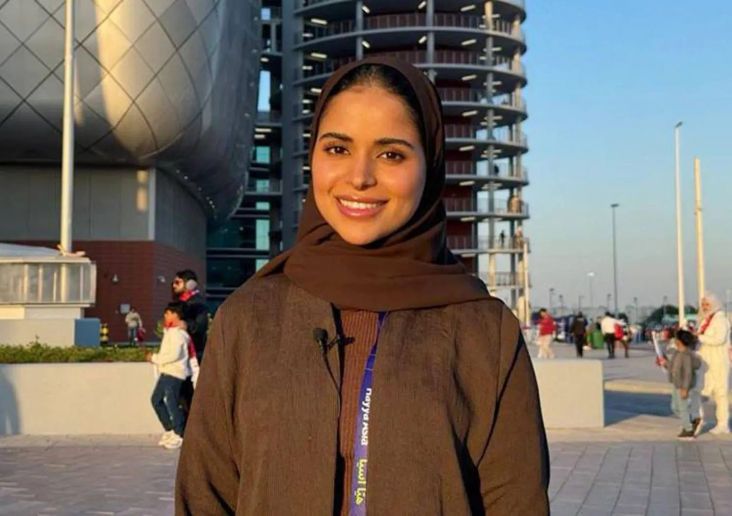 فاطمة الشمري متطوعة قطرية قائدة فريق الأمن والسلامة المشارك في بطولة آسيا 2023 في قطر (الشرق الأوسط)