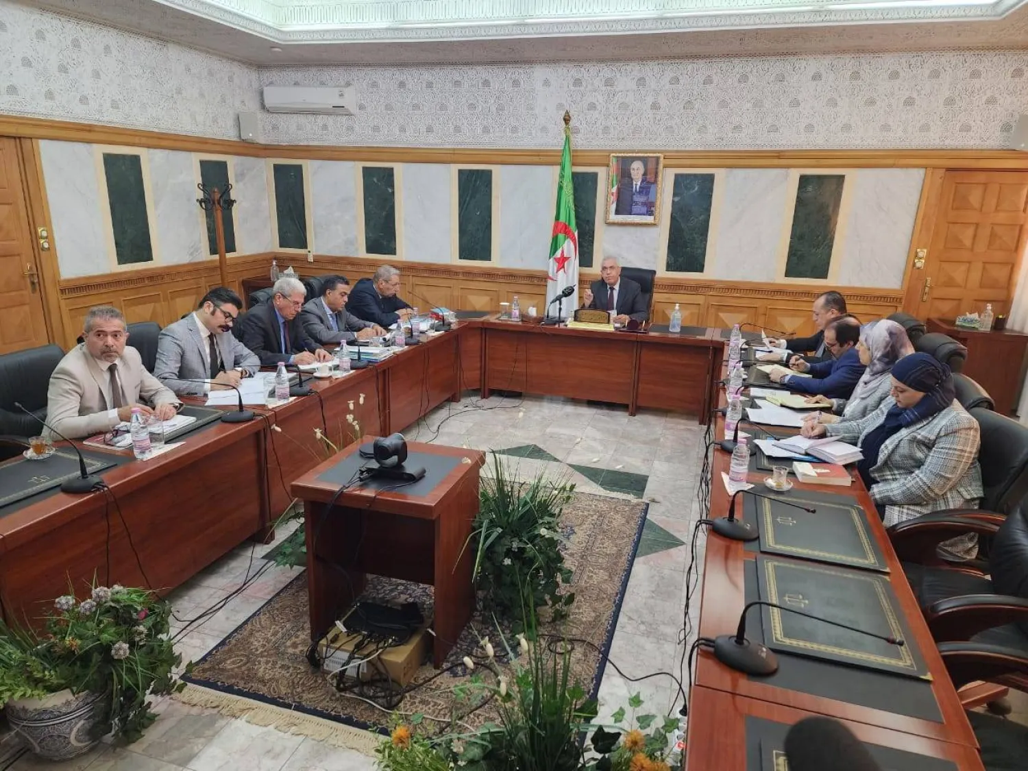 وزير العدل خلال عرض تعديل قانون العقوبات على اللجنة القانونية البرلمانية قبل الجلسة العامة (وزارة العدل)