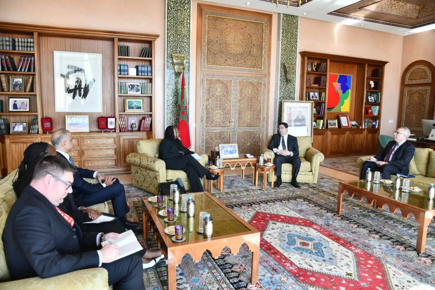 الوزير ناصر بوريطة خلال مباحثاته مع نائبة كاتب الدولة الأميركي المكلفة بمراقبة الأسلحة وشؤون الأمن الدولي بوني جنكينز (ماب)