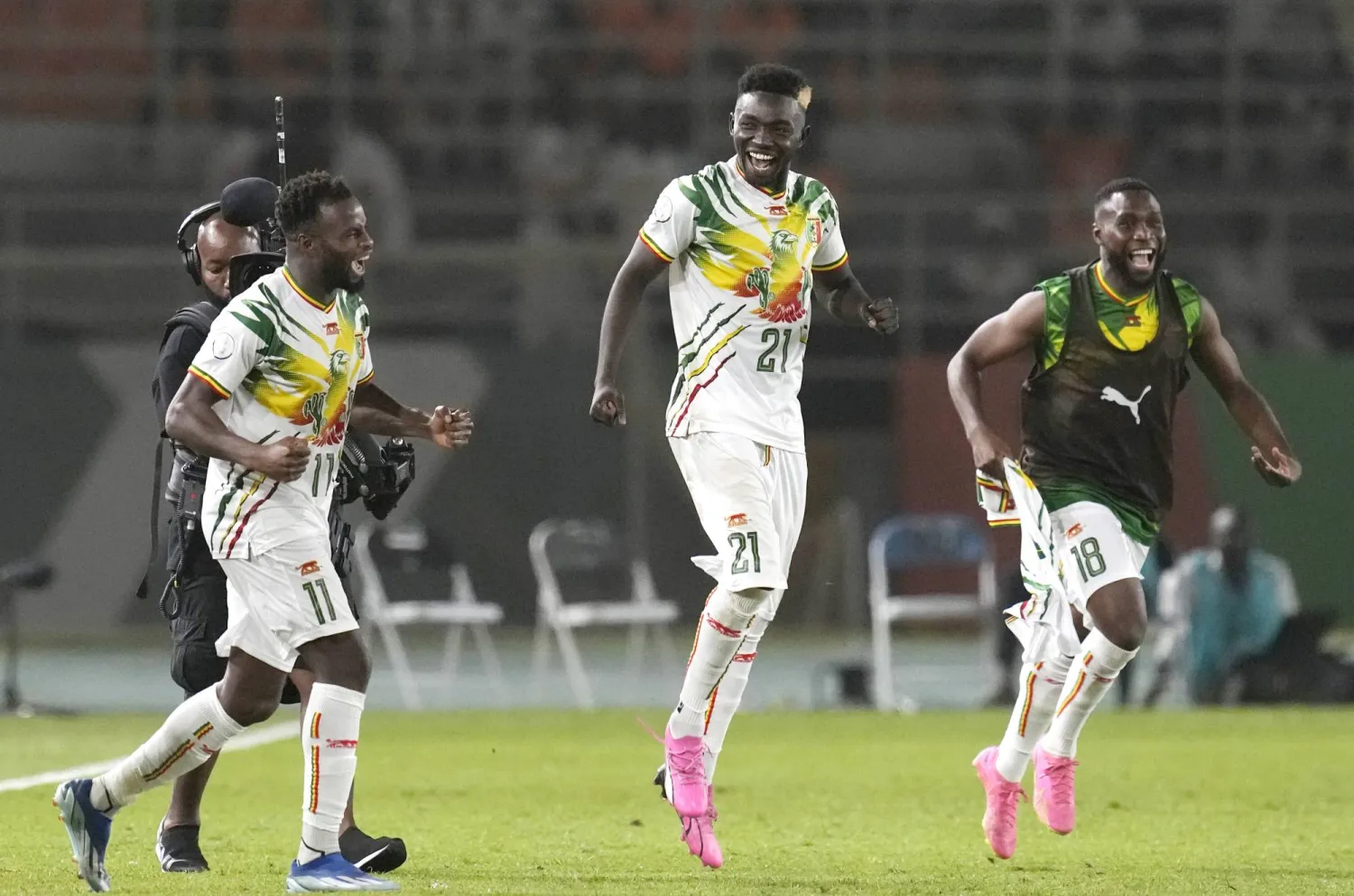 فرحة لاعبي منتخب مالي بالفوز على بوركينا فاسو والتأهل لربع نهائي بطولة كأس أمم أفريقيا (أ.ب) 