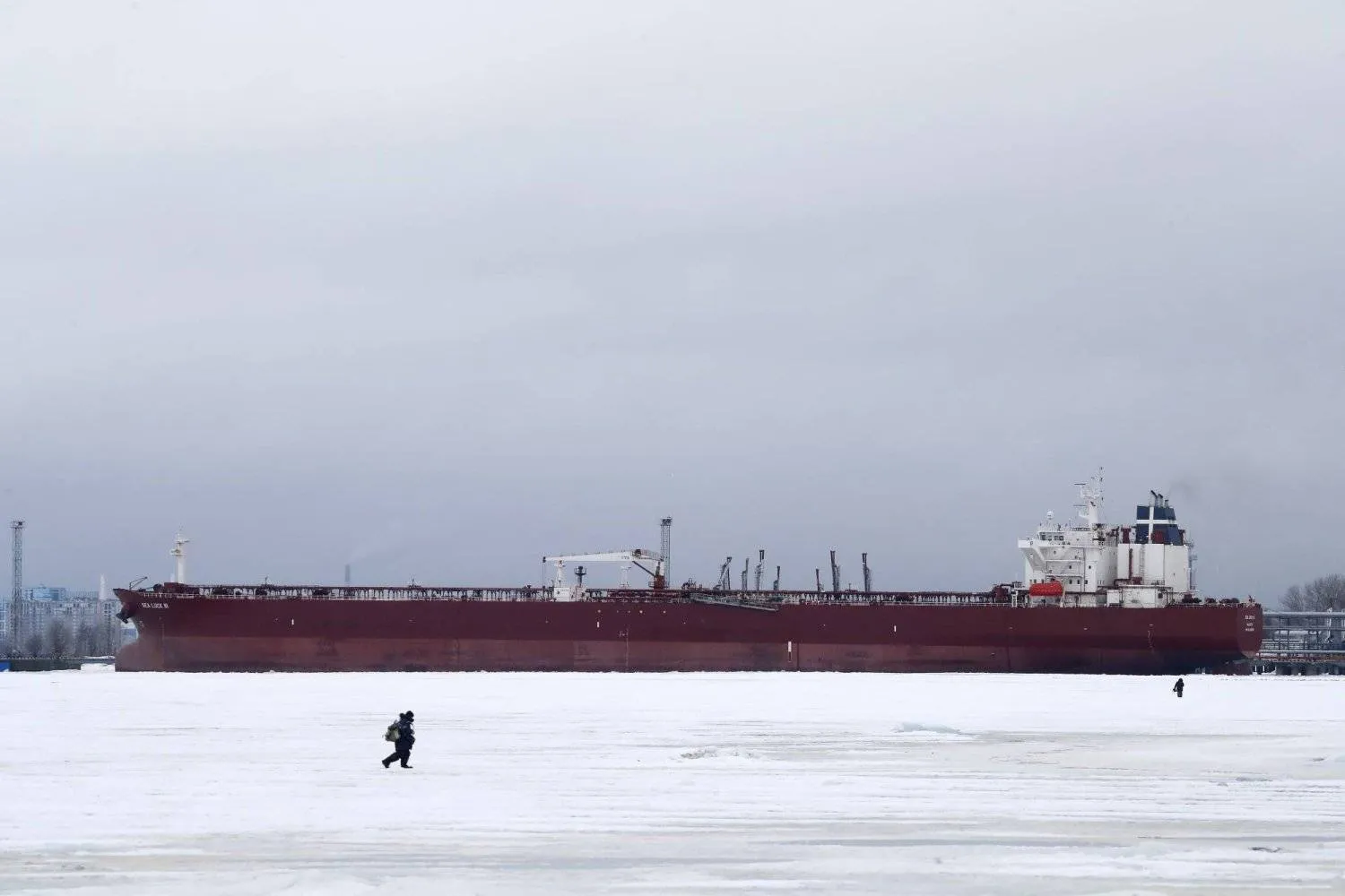 A giant oil tanker in frozen waters on the coast of the Russian city of St. Petersburg (EPA)