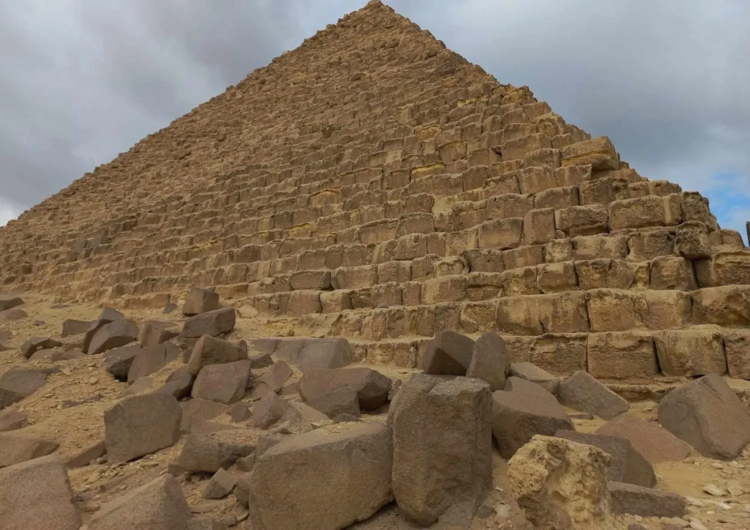 هرم منكاورع (صفحة منصور بريك على «فيسبوك»)