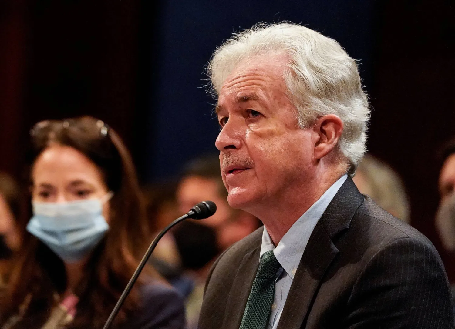 مدير وكالة المخابرات المركزية الأميركية وليم بيرنز خلال جلسة استماع أمام لجنة المخابرات في مجلس النواب الثلاثاء (رويترز)