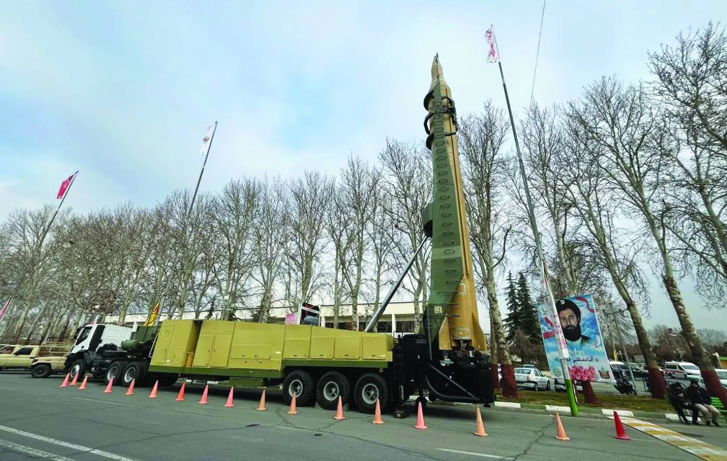 «الحرس الثوري» يستعرض صاروخ «قدر» الباليستي وسط طهران الأربعاء (تسنيم)