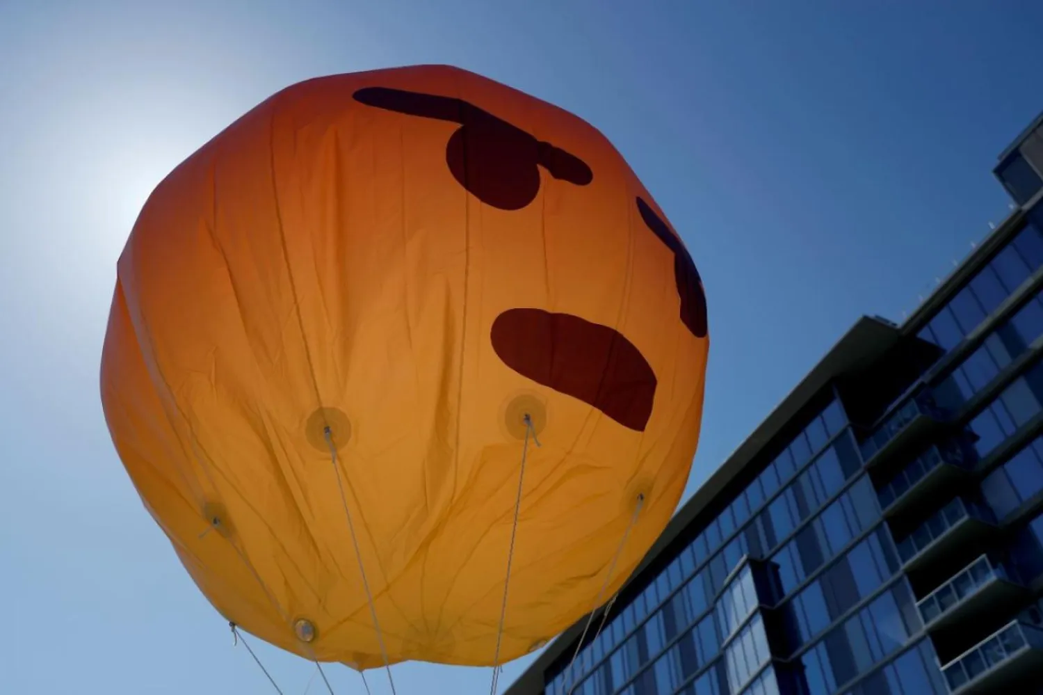 Farklı uygulamalarda, farklı durum ve duyguları ifade eden 3 binden fazla emoji kullanılıyor (Reuters)