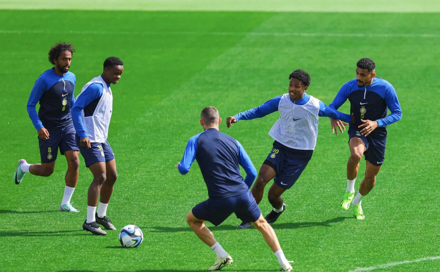 جانب من تدريبات نادي النصر أمس (نادي النصر)