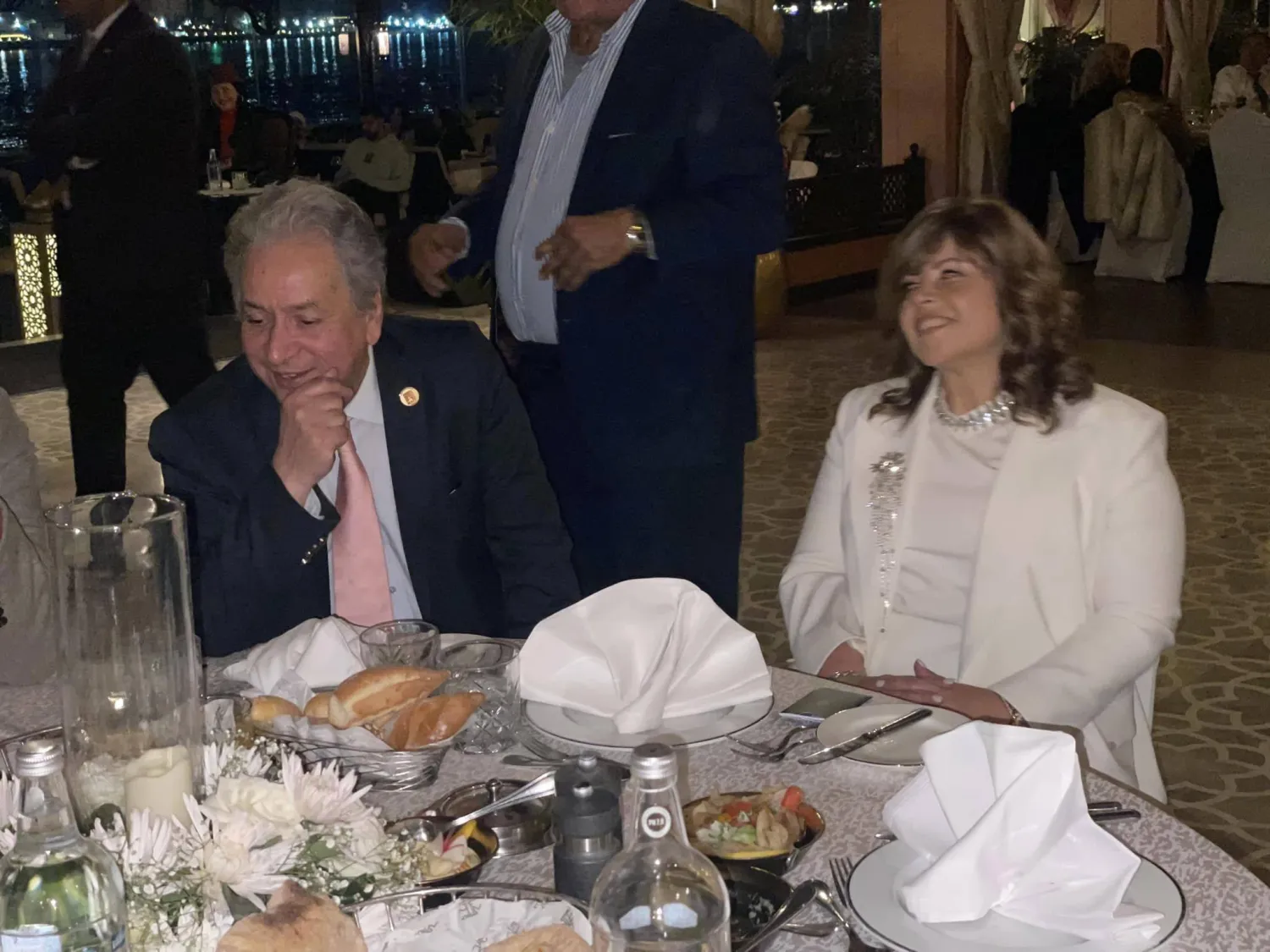 المخرج عمر عبد العزيز وزوجته أماني صفوت (فيسبوك محمد العدل)