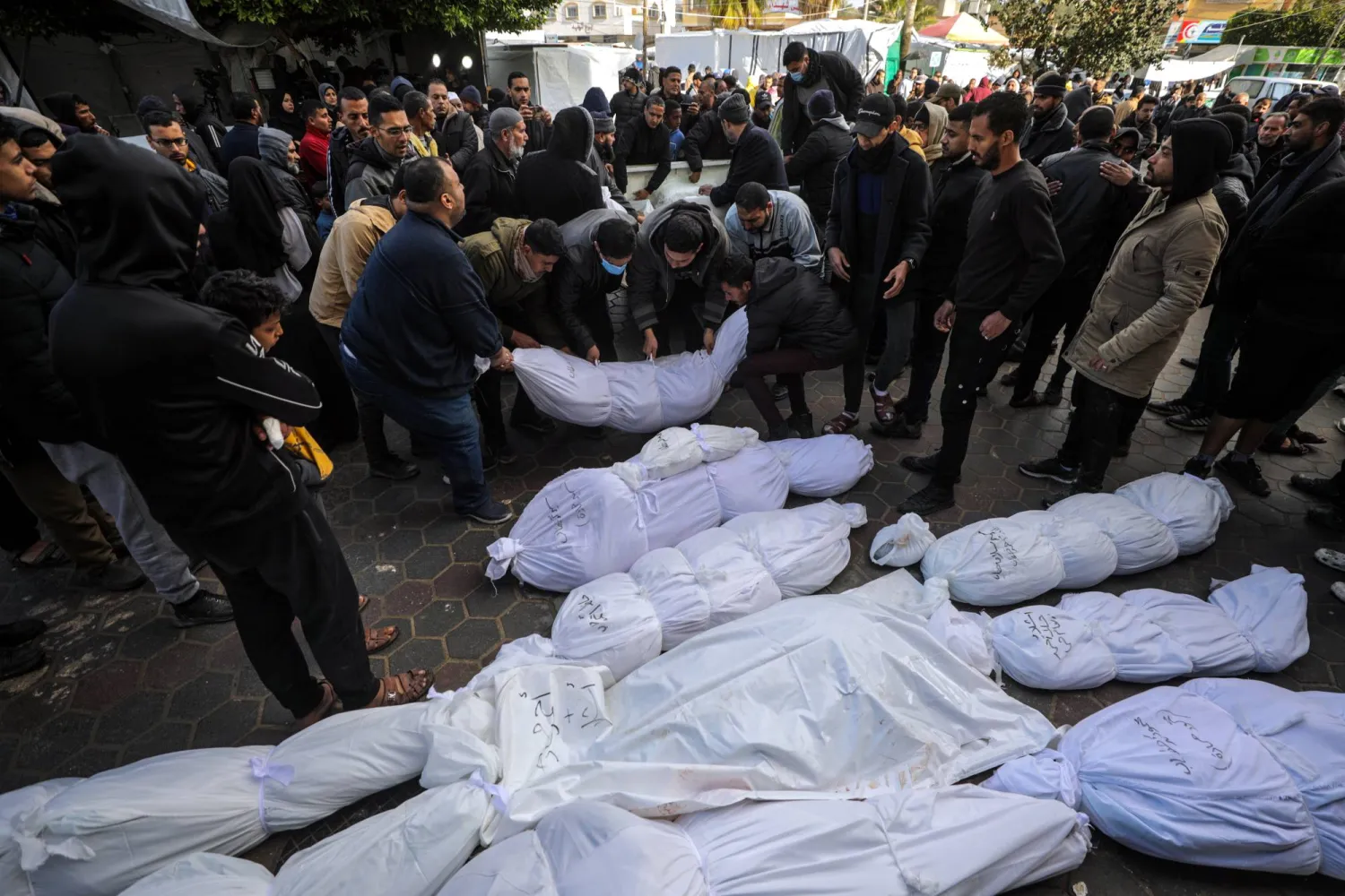 ارتفاع عدد ضحايا حرب غزة منذ السابع من أكتوبر إلى 27 ألفاً و478 قتيلاً (إ.ب.أ)