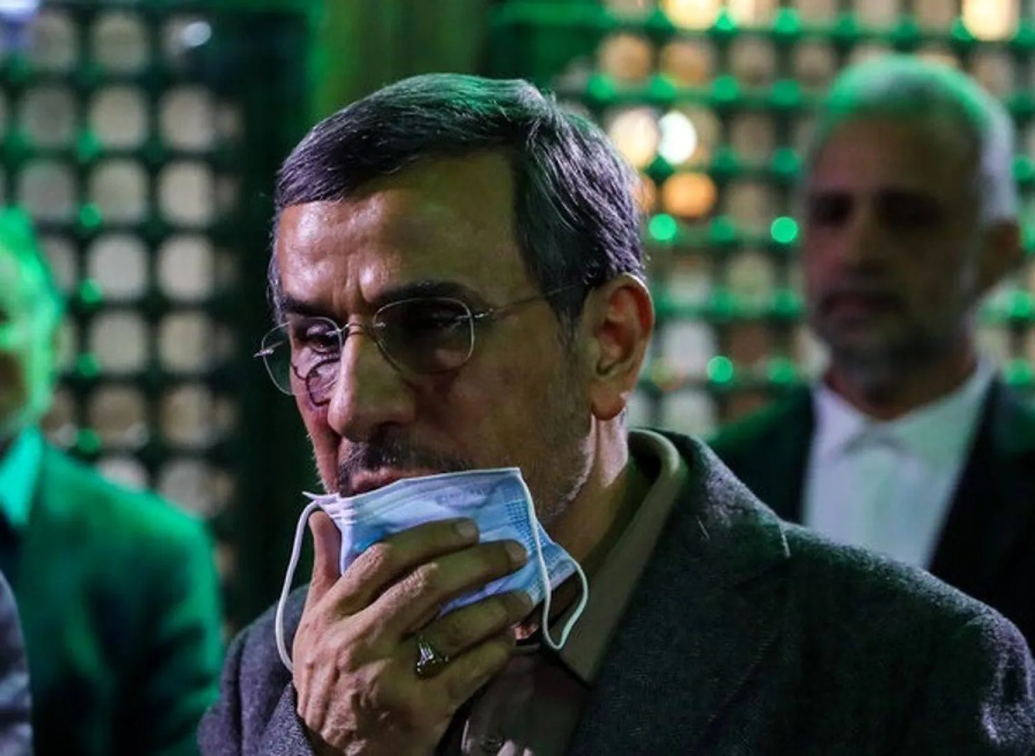 Ahmedinejad, dört aylık bir aradan sonra yendien kamuoyu önüne çıktı. (Jamaran)