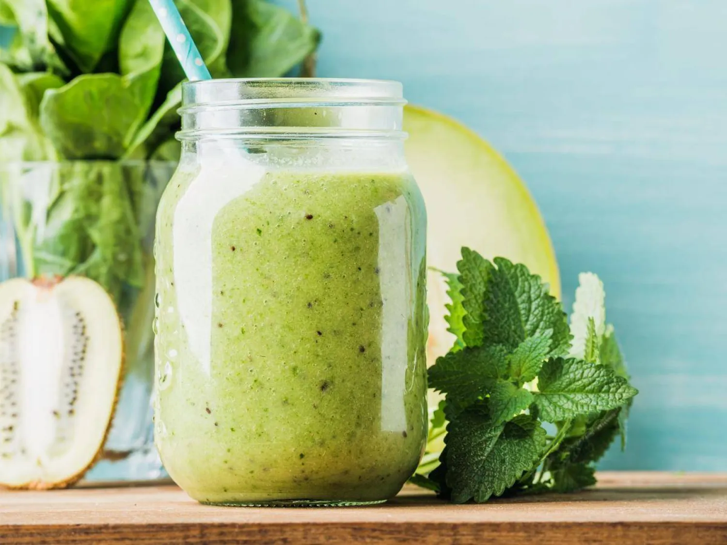 دراسة تحذر: بعض عصائر الخضار الورقية يسبب أمراض الكلى !؟