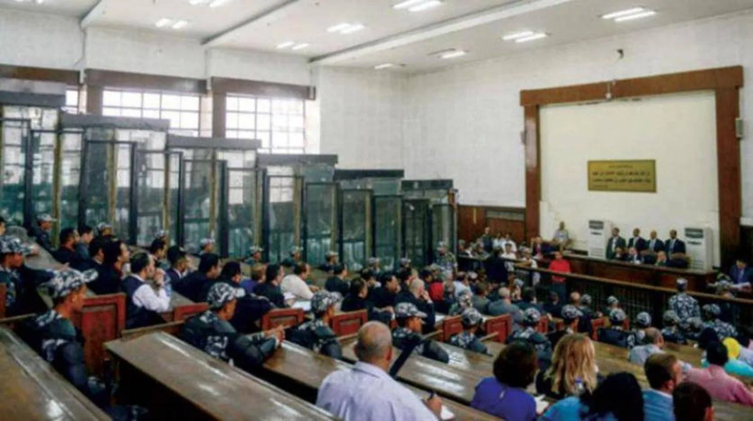 محاكمة سابقة لعناصر من «الإخوان» أدينوا بـ«الإرهاب» في مصر (أ.ف.ب)