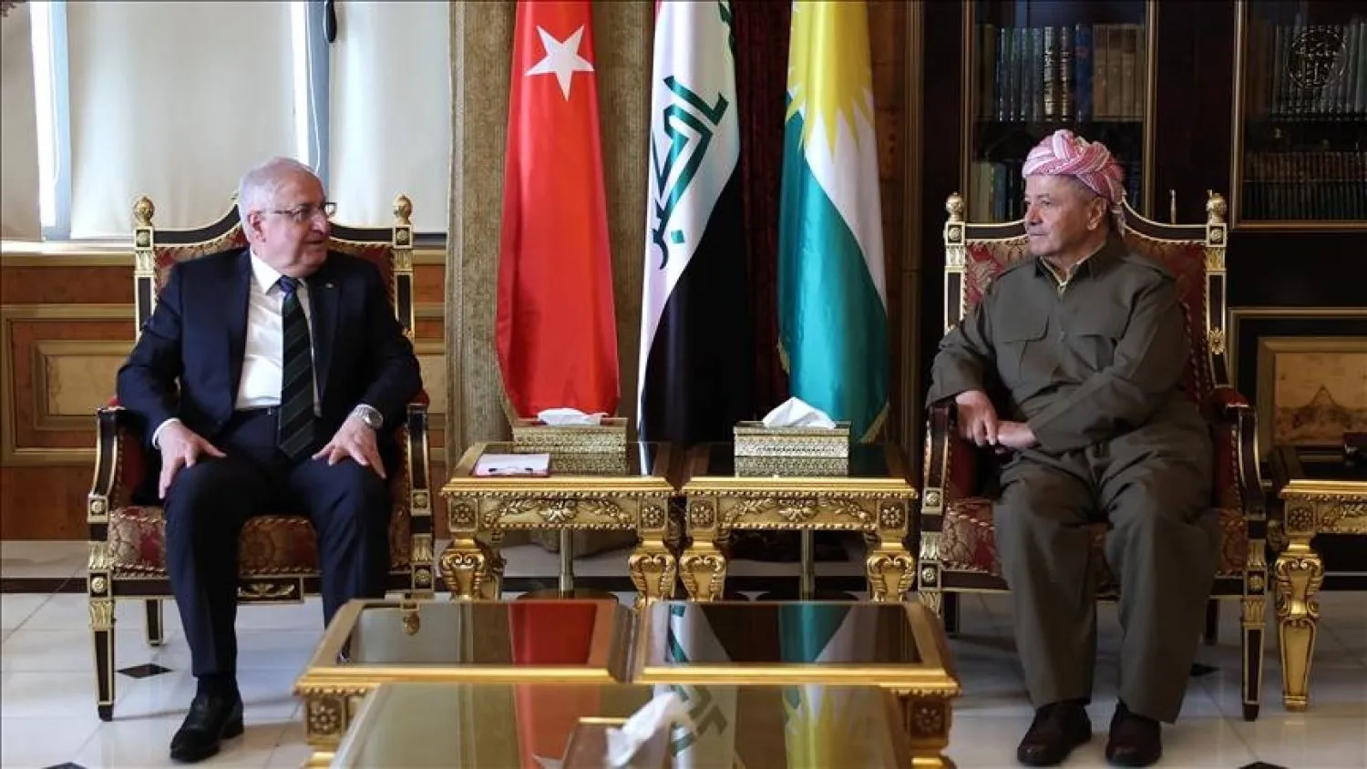 Milli Savunma Bakanı Yaşar Güler, salı günü Erbil'e yaptığı ziyarette Kürdistan Demokrat Partisi (KDP) lideri Mesud Barzani ile bir araya geldi. (Millî Savunma Bakanlığı)