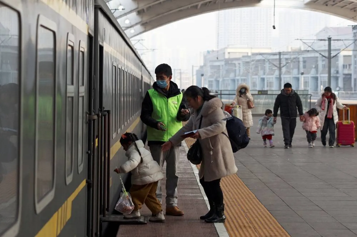  Travellers board their train at Baoding station during the Spring Festival travel rush on Lunar New Year's Eve, in Baoding, Hebei province, China February 9, 2024. (Reuters)