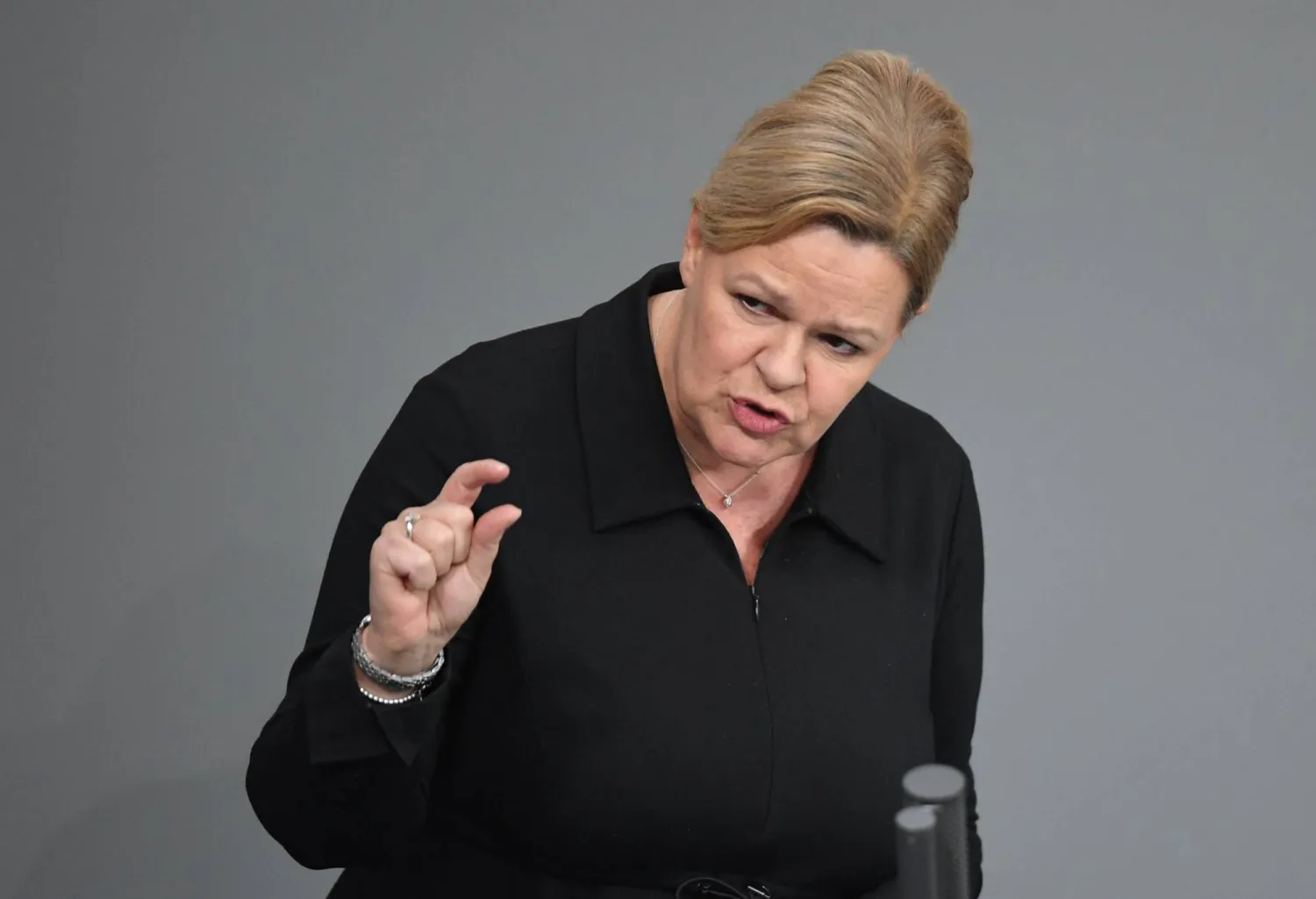 وزيرة الداخلية الألمانية نانسي فيزر (د.ب.أ)