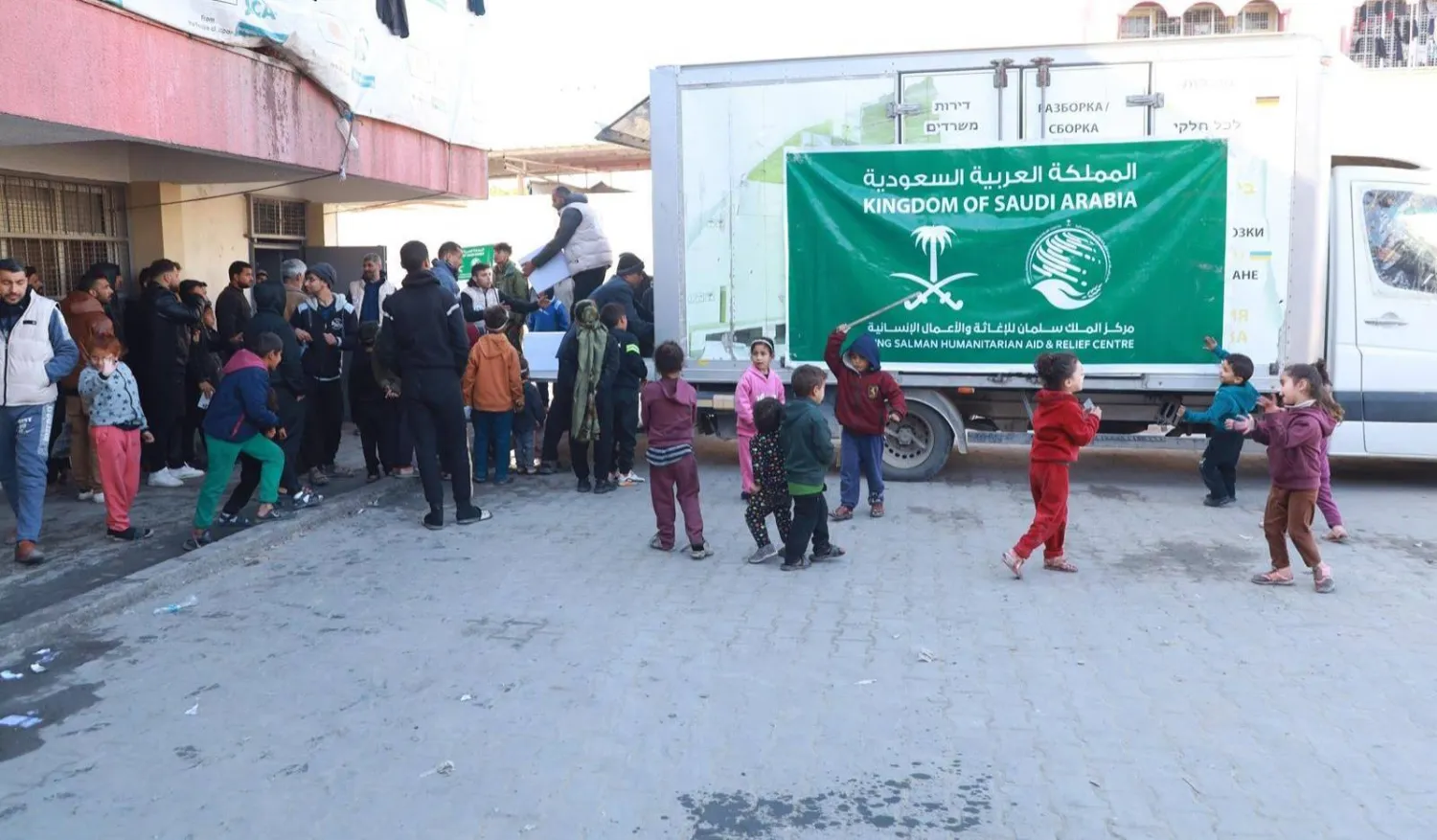 مساعدات إغاثية سعودية في غزة (واس)