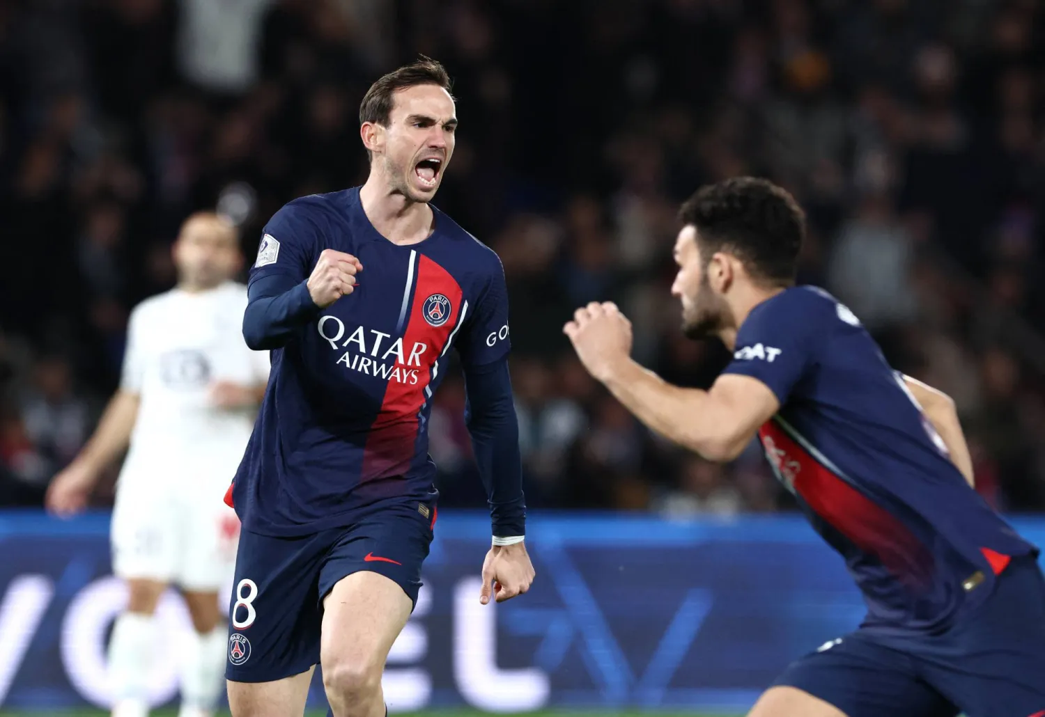 غونزالو رامس محتفلا بهدفه في ليل (رويترز)