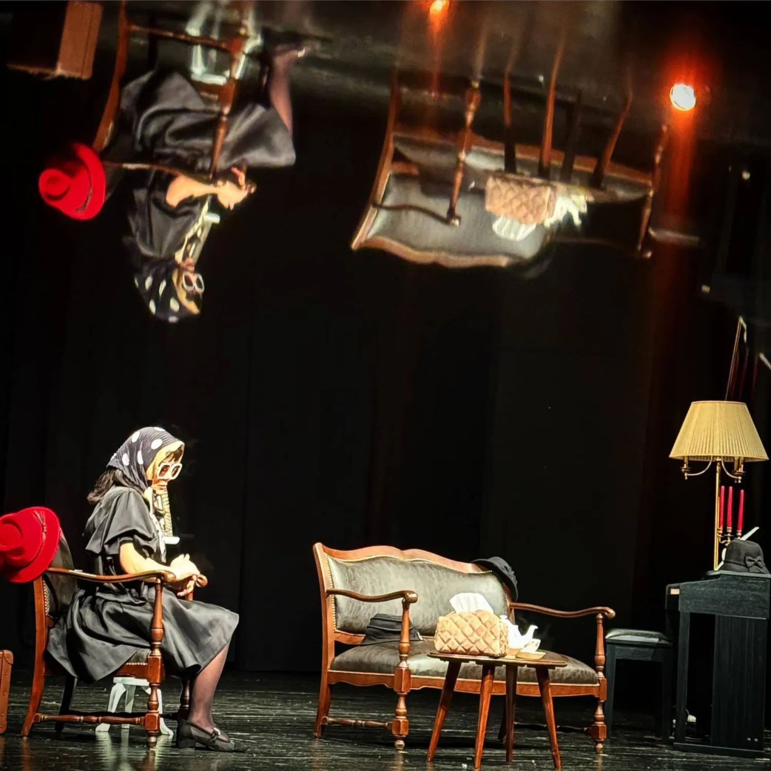 من مسرحية مورفين (صفحة المخرج يحيى جابر على «فيسبوك»)