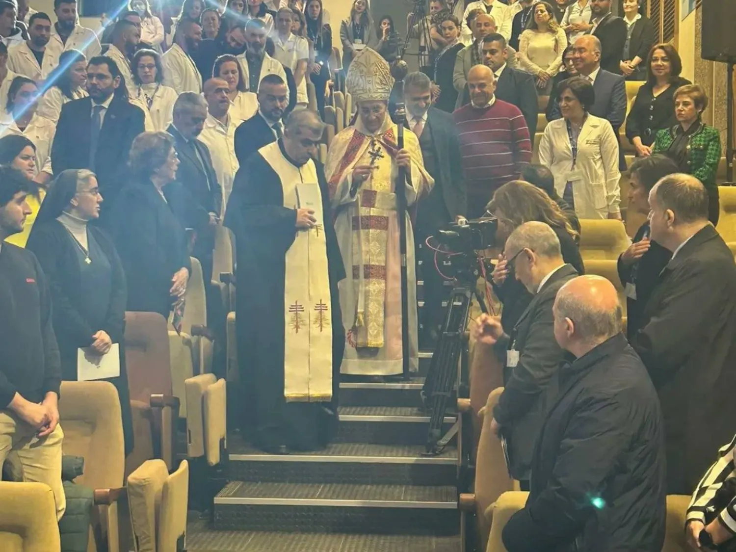 البطريرك الراعي مشاركاً في قداس مستشفى الكرنتينا في بيروت (البطريركية المارونية)