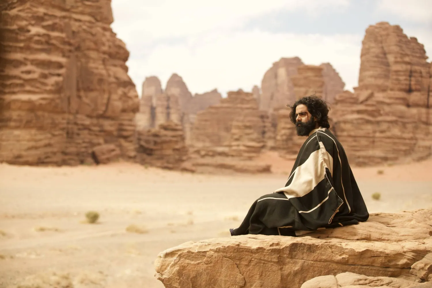 يستلهم الفيلم قصته من أسطورة «مخاوي الذيب» الشهيرة (الشرق الأوسط)