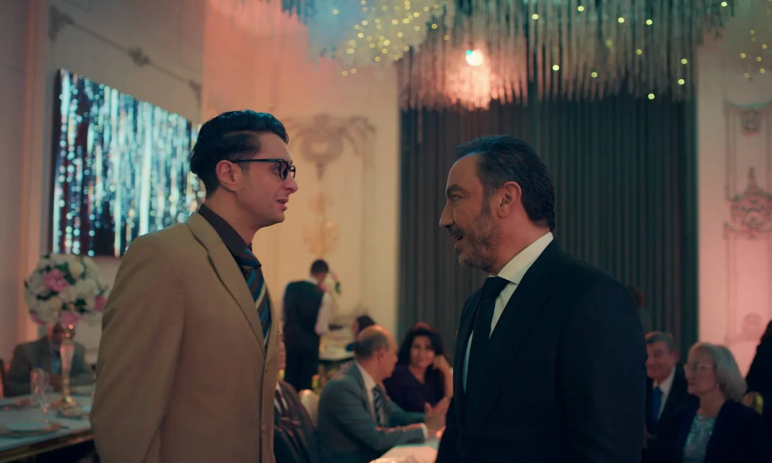 طارق لطفي وأحمد الفيشاوي في مشهد من الفيلم (حساب الشركة المنتجة عبر «فيسبوك»)