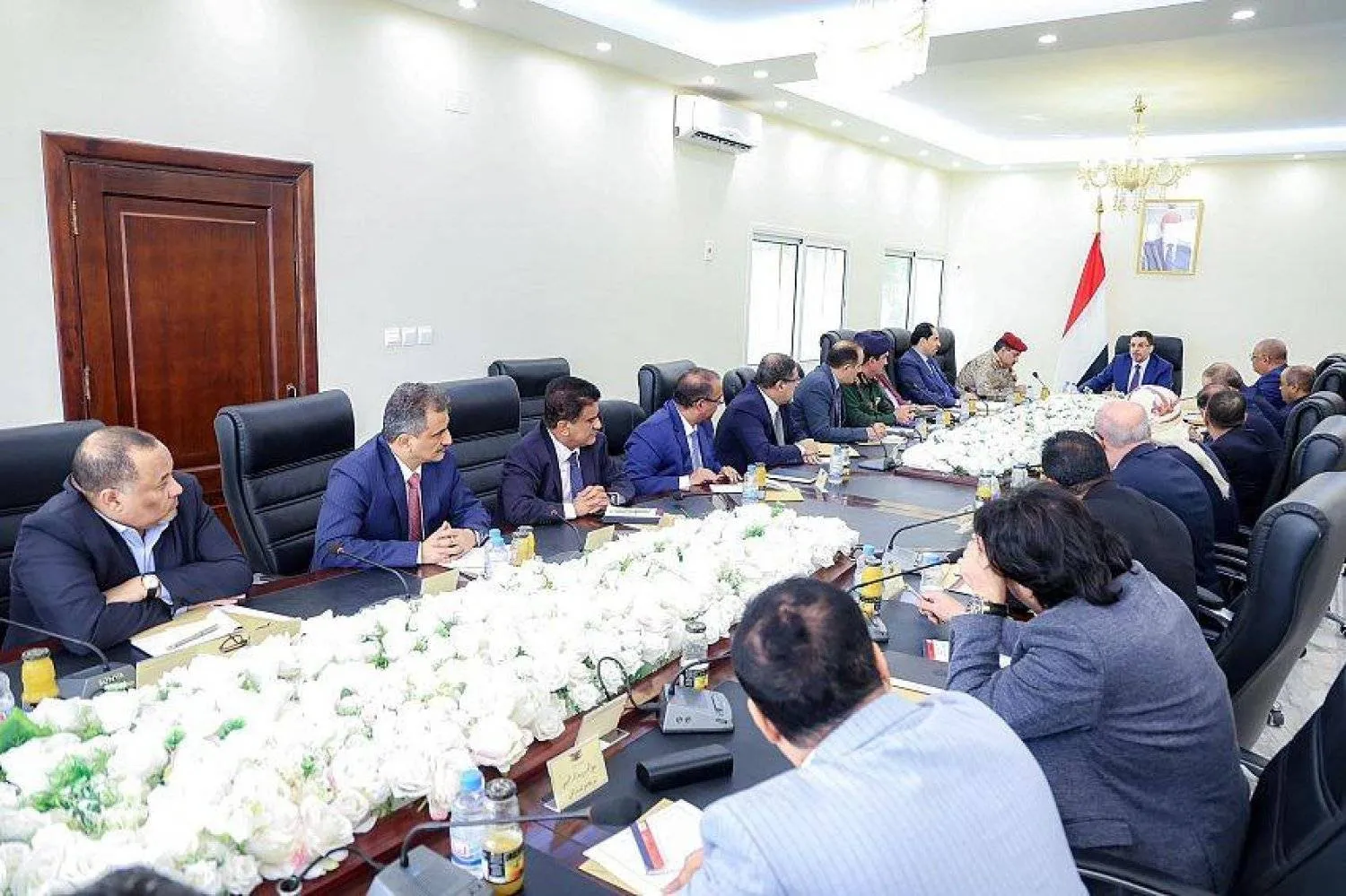 Ahmed Awad bin Mubarak presides over the first meeting of the Yemeni government after being appointed Prime Minister (Saba News Agency)