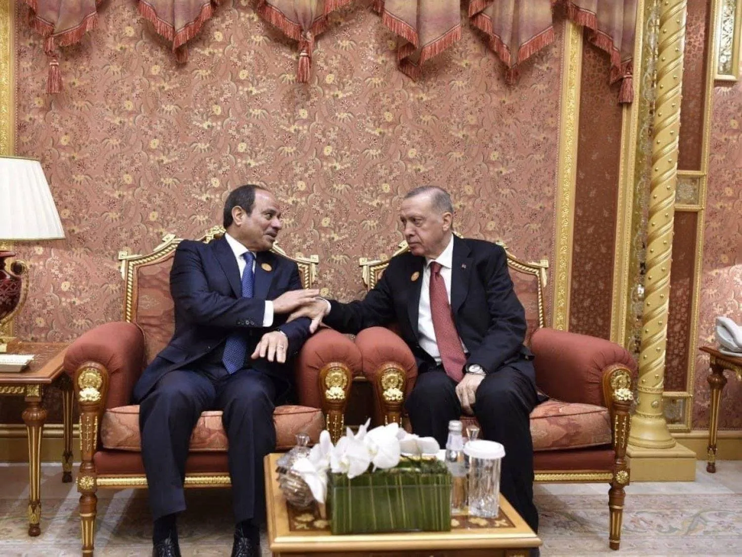 Sisi ve Erdoğan, Kasım ayında Riyad’da düzenlenen Arap Birliği-İslam İşbirliği Teşkilatı Zirvesi’nin oturum aralarında görüştü (Mısır Cumhurbaşkanlığı)