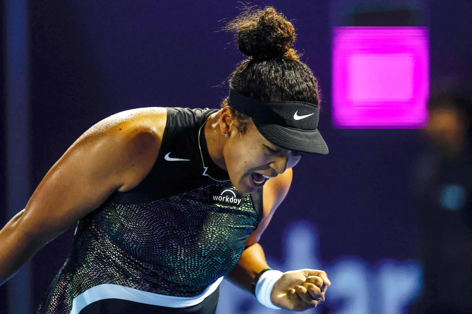 صرخة النصر لليابانية ناومي أوساكا لتأهلها إلى الدور ربع النهائي من دورة الدوحة لكرة المضرب (أ.ف.ب)