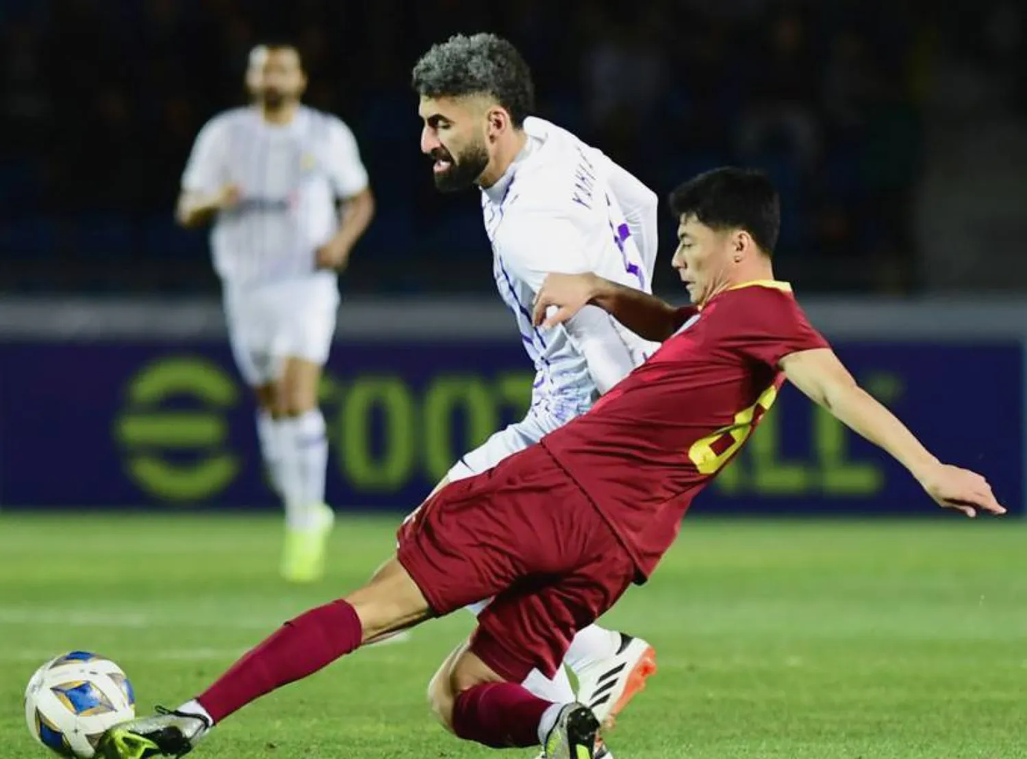 جانب من مواجهة العين الإماراتي وناساف الأوزبكي ضمن دوري أبطال آسيا (الشرق الأوسط)